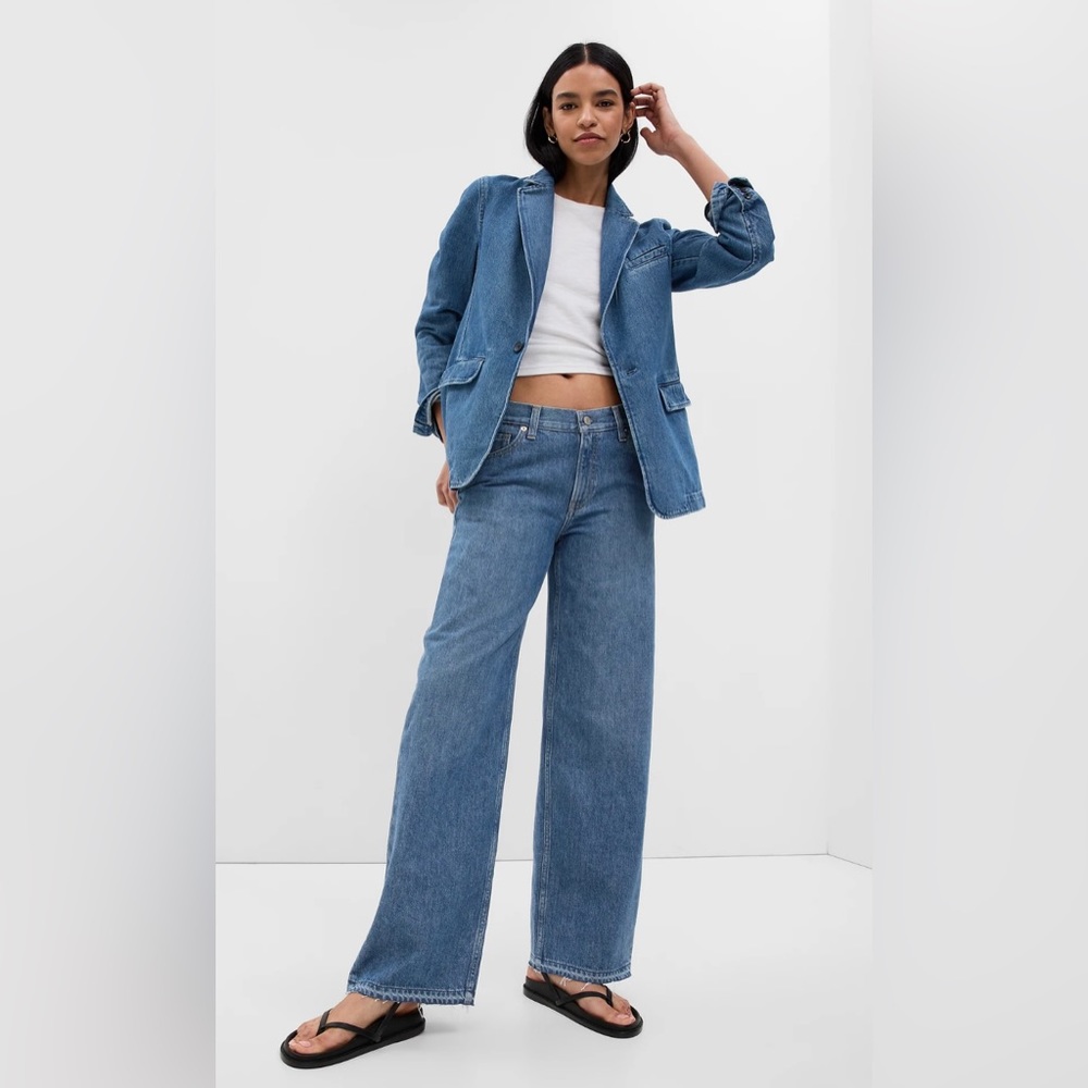 Gap Low Rise Stride Wide-Leg Jeans with Washwell Size 28